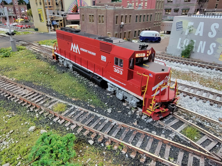 Atlas 10000972 HO Scale EMD GP40-2 Vermont Railway VTR 303 - Like New USED