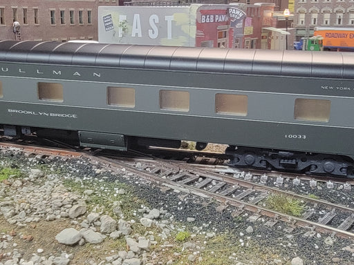 Walthers 932-9311 HO Scale Pullman 4-4-2 Sleeper 2-Tone Gray NYC Brooklyn Bridge 10033 - USED
