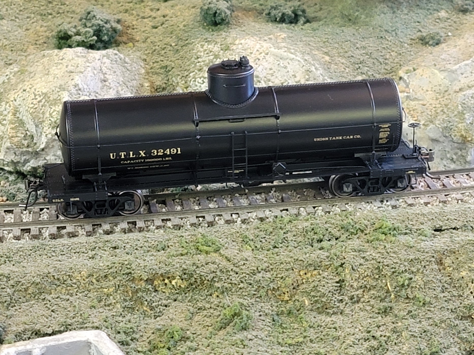 Rapido Trains 159001A HO Scale X3 Tank Car "1920s" UTLX Varies