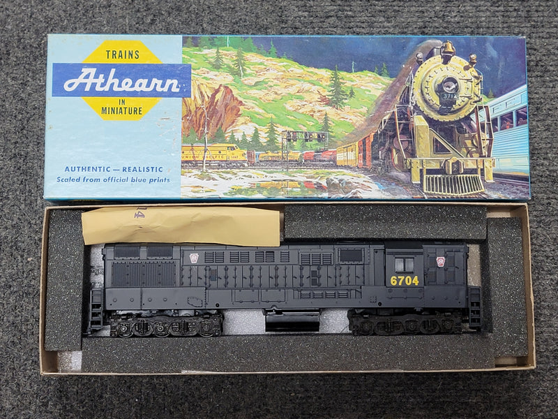 Athearn Blue Box HO Scale FM Trainmaster Pennsylvania PRR 6704 (Dummy) - NOS