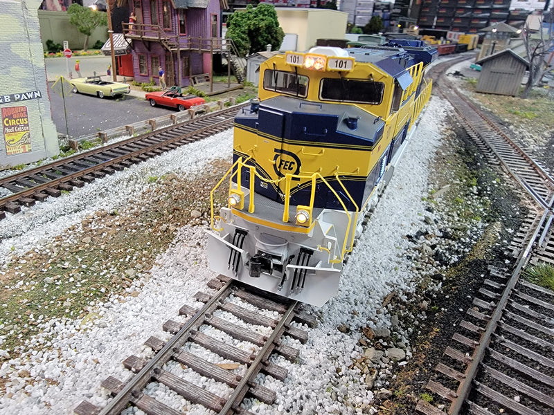 Athearn Genesis G68630 HO Scale EMD SD70M-2 FEC 101 DCC & Sound - Like New USED