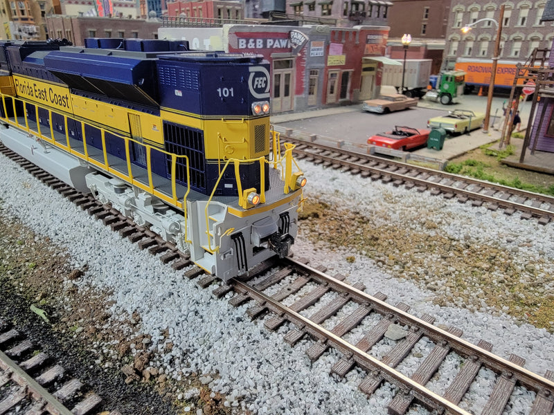 Athearn Genesis G68630 HO Scale EMD SD70M-2 FEC 101 DCC & Sound - Like New USED