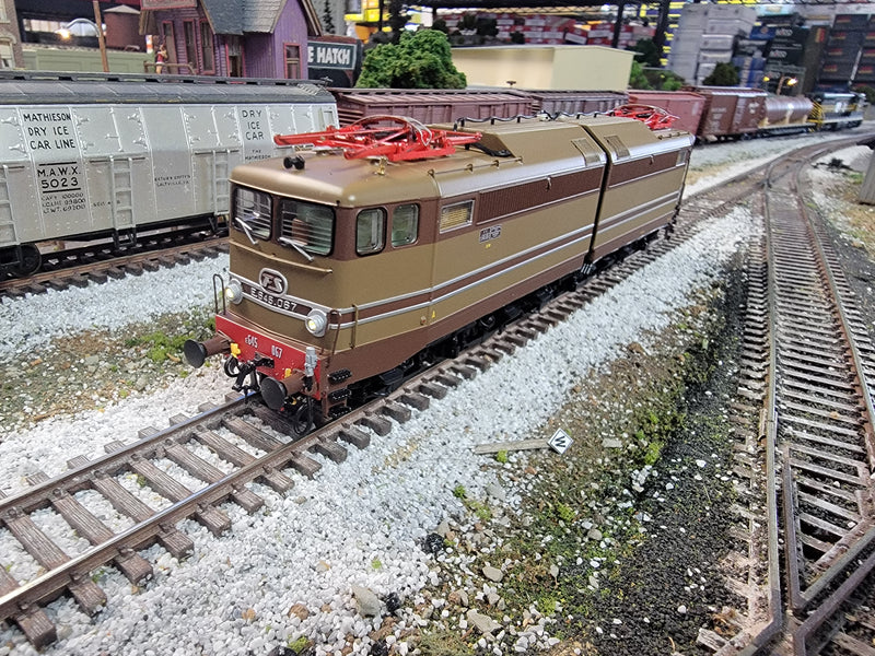 ACME 60164 HO Scale Electric Locomotive Class E 645 FS with DCC - USED