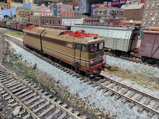 ACME 60164 HO Scale Electric Locomotive Class E 645 FS with DCC - USED