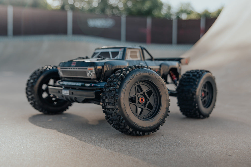 ARRMA ARA8710 1/8 RTR EXB Outcast 6S Extreme Bash Truck