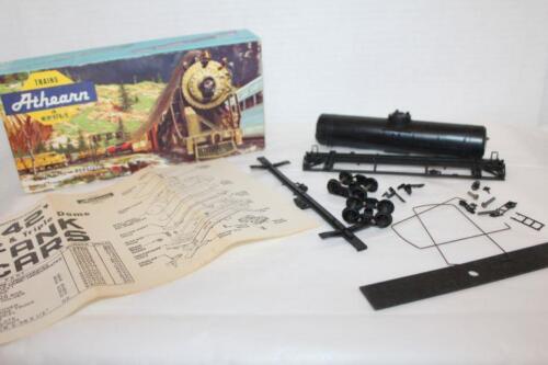 Athearn 1570 HO Scale Single Dome Tank Car (Blue Box Kit) Undecorated - NOS
