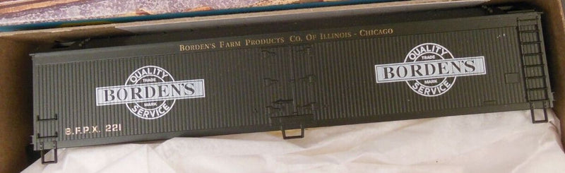 Athearn 5348 HO Scale 50' Express Reefer (Blue Box Kit) Borden's BFPX 221 - NOS