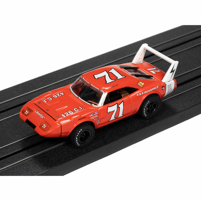 Auto World 355 HO Scale Stock Car Legends 1969 Dodge Daytona Bobby Isaac