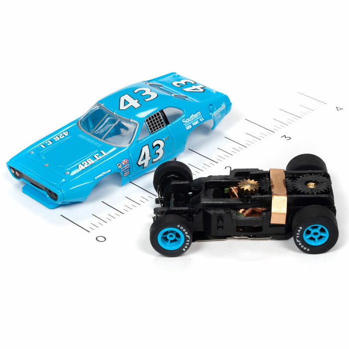 Auto World 355 HO Scale Stock Car Ledgends 1971 Plymouth Road Runner 43 Richard Petty