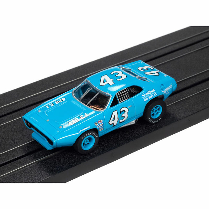 Auto World 355 HO Scale Stock Car Ledgends 1971 Plymouth Road Runner 43 Richard Petty