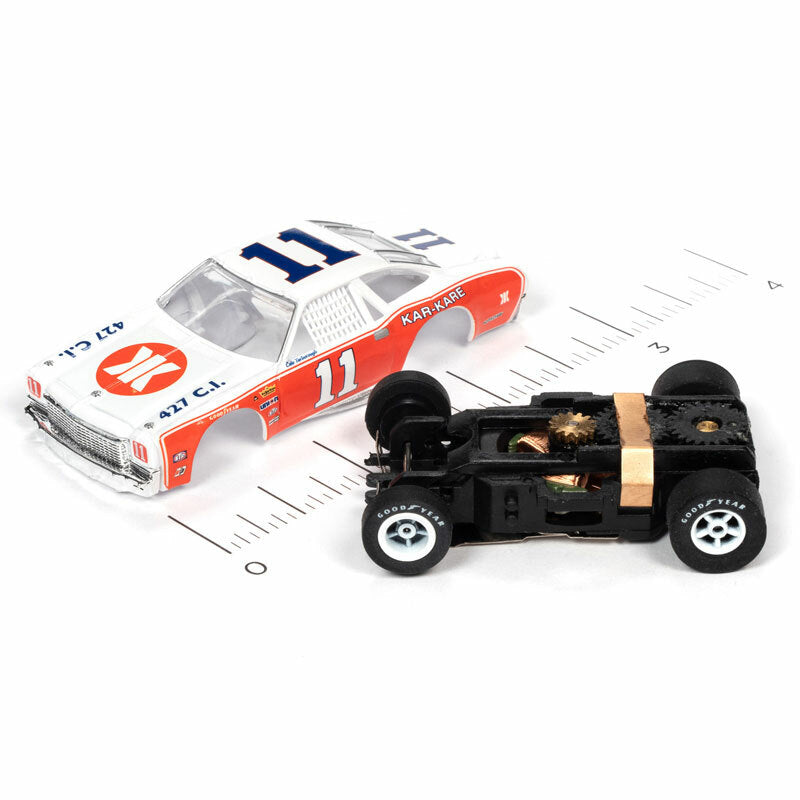 Auto World 355 HO Scale Stock Car Ledgends 1973 Chevy Chevelle 11 Cale Yarborough