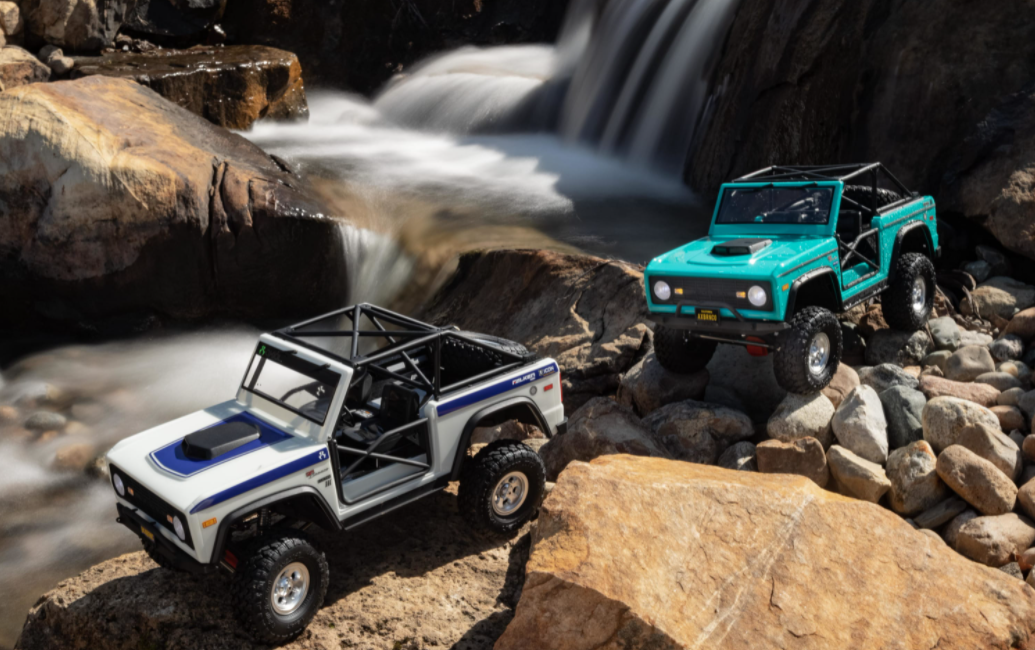 Axial AXI03014T2 1/10 RTR SCX10III Early Ford Bronco - White