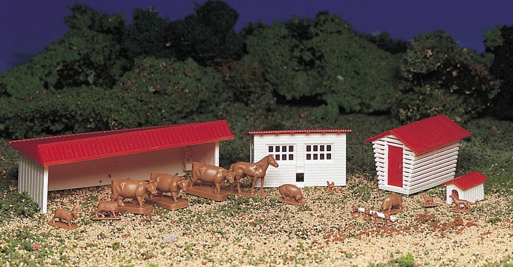 Bachmann Plasticville 45152 HO Scale Farm Buildings with Animals Kit