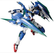 Bandai 5055328 1/100 Master Grade Series 00 QAN(T) Full Saber Celestrial Being