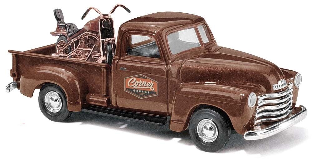 Busch 48242 HO Scale (1:87) 1950 Chevrolet Pickup Truck Corner Garage with Motorcycle