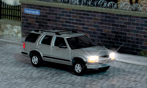 Busch 5658 HO Scale (1:87) Chevrolet Blazer SUV with Working Headlights & Taillights