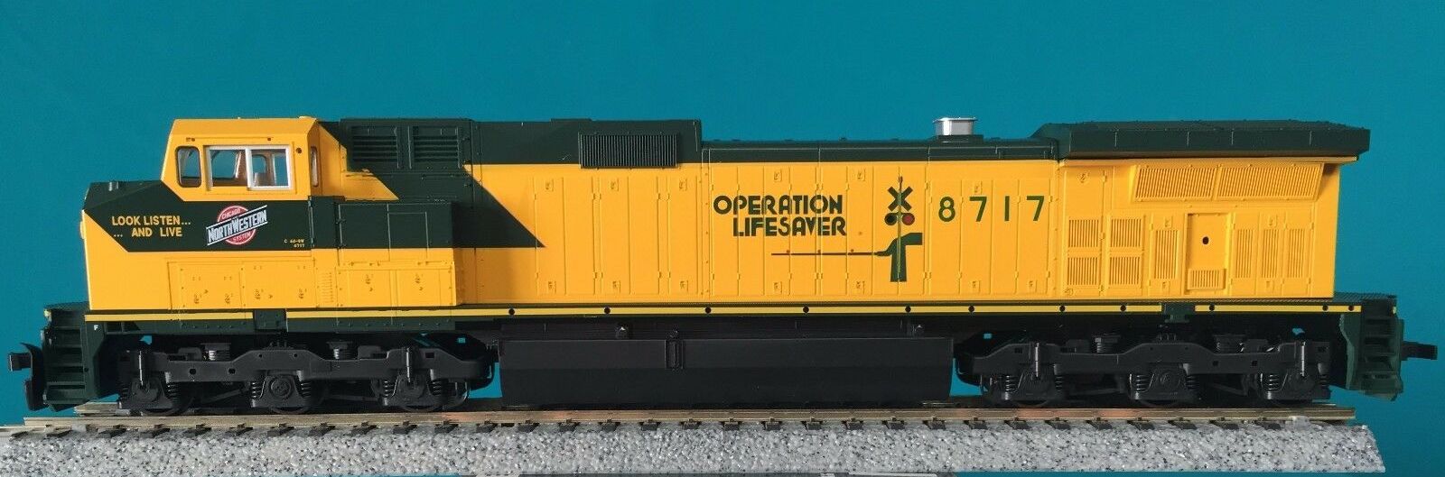 Kato 37-1311 HO Scale GE C44-9W Diesel Chicago NorthWestern Operation Lifesaver CNW 8717 DCC USED