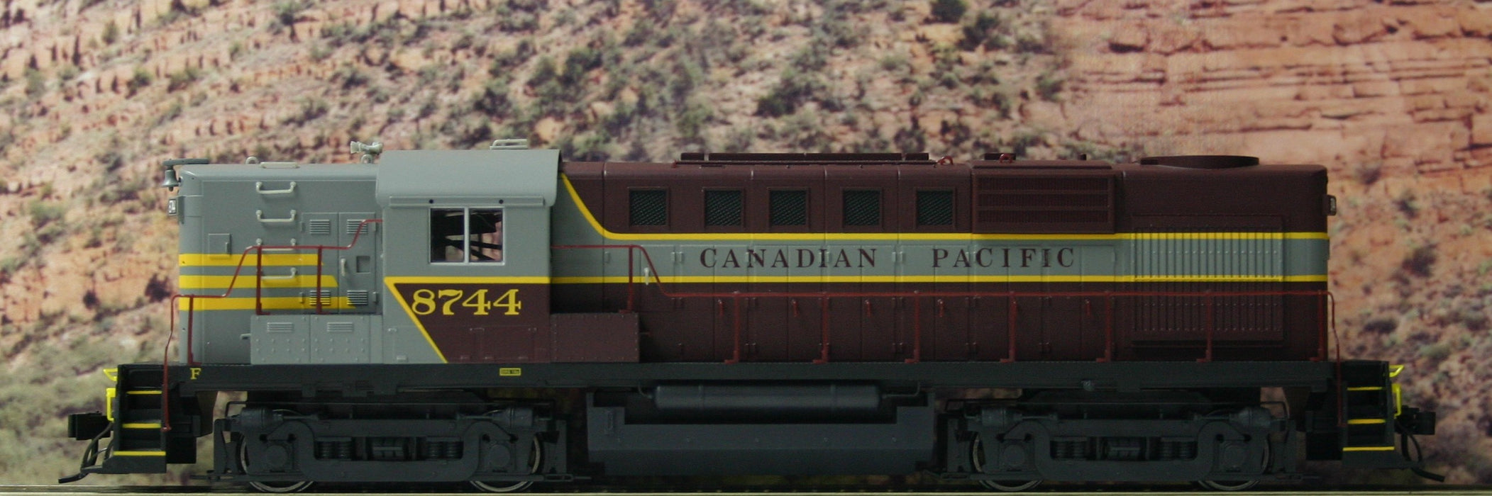 Life-Like 433-600075 HO Scale Proto 1000 DX Limited Series MLW RS-18 Canadian Pacific CP 8744 -  NOS