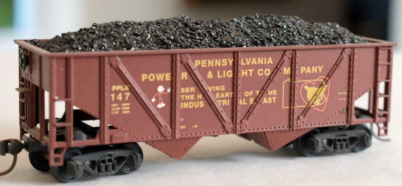 Mantua 729-203 HO Scale 32' 2 Bay Open Hopper with Coal Load PP&L 147 - NOS