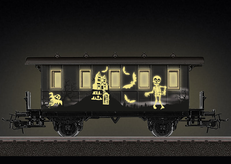 Märklin Start Up 48620 HO Scale Glow in the Dark Halloween Passenger Car