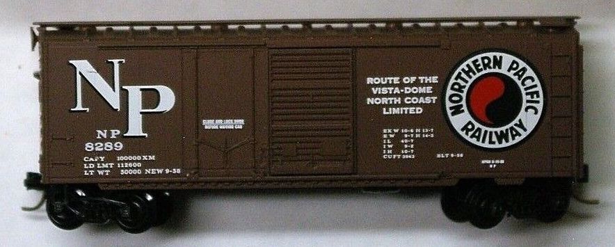 Micro-Trains 22040 N Scale 40' Boxcar Northern Pacific NP 8289 - NOS