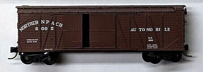 Micro-Trains 29030 N Scale 40' Wood Boxcar Northern Pacific NP 8002 - NOS