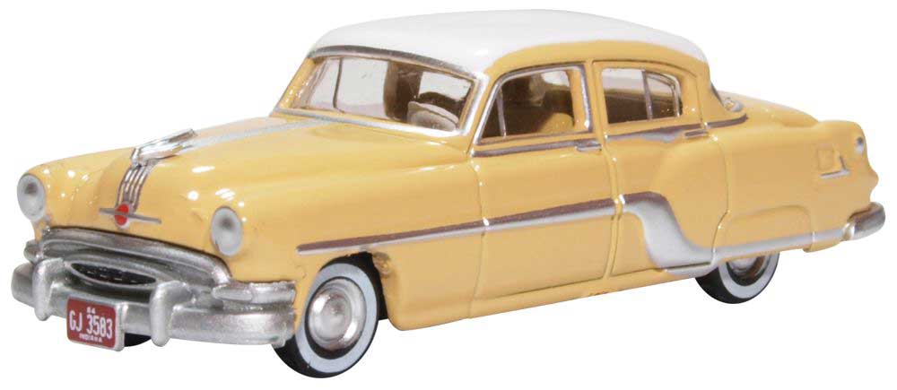 Oxford Diecast 87PC54002 HO Scale 1954-1965 Pontiac Chieftain Sedan White and Yellow