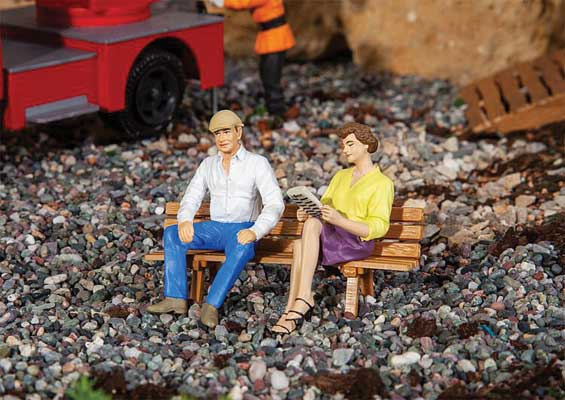 POLA 331501 G Gauge Seated Man and Women 2 Pack