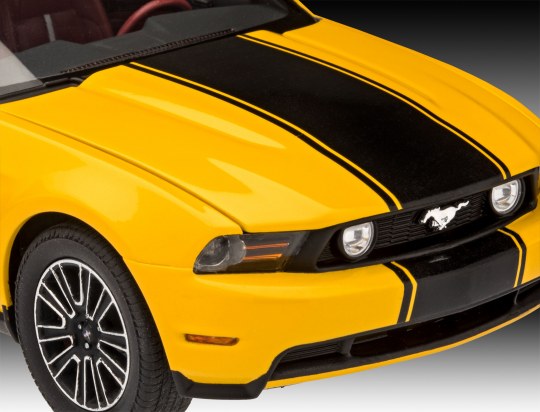 Revell of Germany 7046 1/25 2010 Ford Mustang GT Model Car Kit
