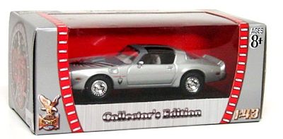 Road Legends 94239 1/43 (O Scale) 1979 Firebird Trans Am T-Top Die Cast Car (Colors May Vary)
