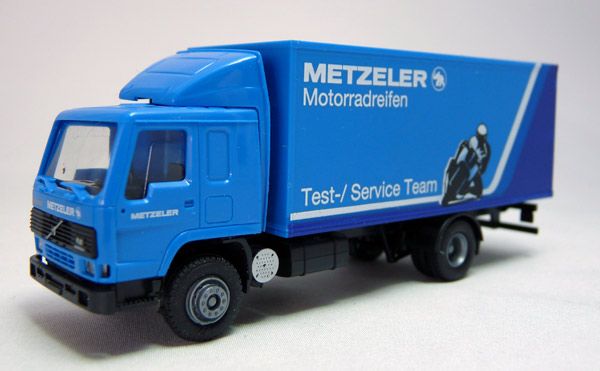 Roco 1592 HO Scale Volvo FL 10 Metzeler LR - NOS