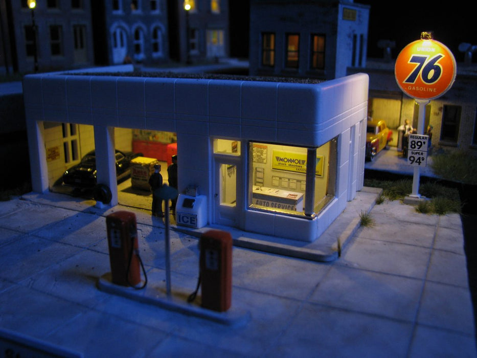 Roomettes 02-108-01 HO Scale Crafton's Ave Service Station Interior Kit (Fits City Classics 108)