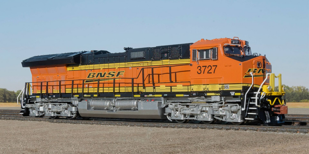 ScaleTrains Rivet 33622 N Scale GE ET44 Tier 4 Diesel 
