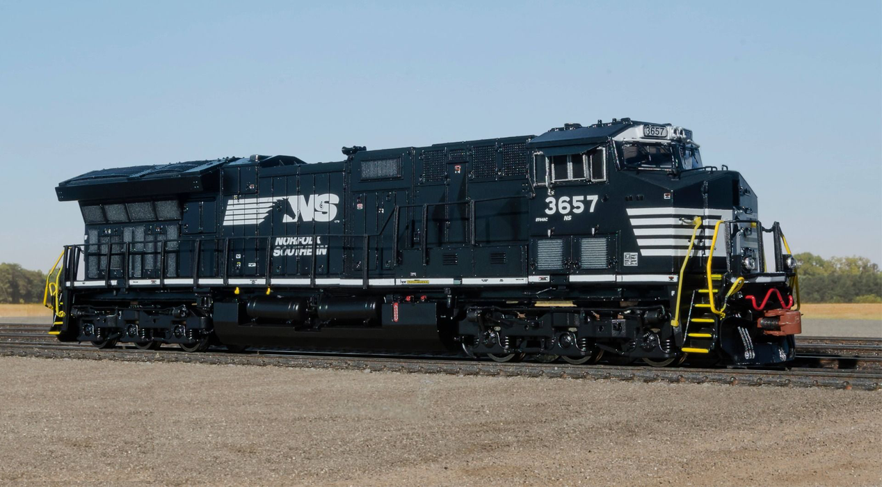 ScaleTrains Rivet 33659 N Scale GE ET44 Tier 4 Diesel "Horsehead" Norfolk Southern NS 3657