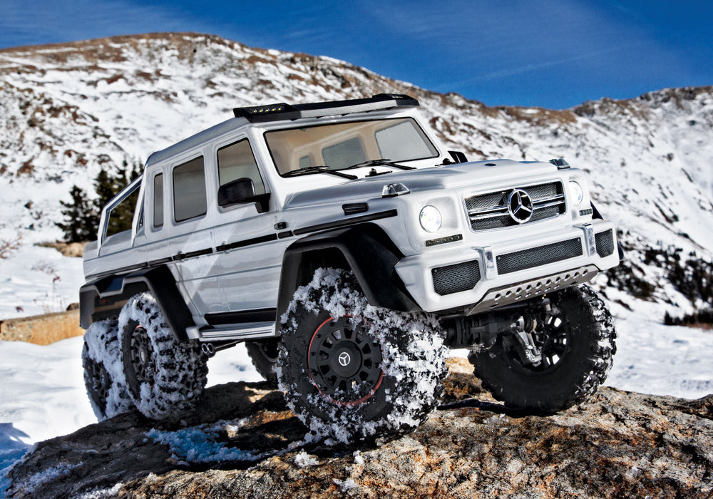Traxxas 88096-4 TRX-6 RTR White Mercedes Benz G 63 AMG 6x6 Trail Crawler "Special Edition"