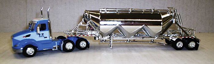 Trucks n Stuff SPEC004 T&T Trucking 579 Peterbilt with Chrome Pneumatic Bulk Trailer