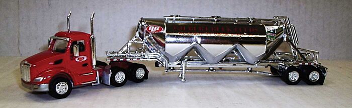 Trucks n Stuff SPEC005 A.L. Gilbert (ALG) 579 Peterbilt with Chrome Pneumatic Bulk Trailer
