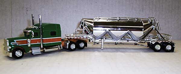 Trucks n Stuff SPEC018 Green/Orange 389 Peterbilt with Chrome Pneumatic Bulk Trailer