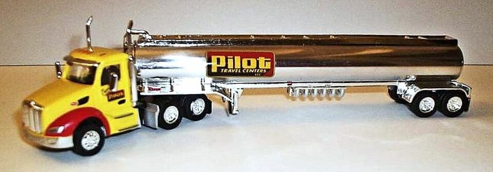 Trucks n Stuff TNS094 HO Scale Peterbilt 579 with Pilot Gas Tank Trailer
