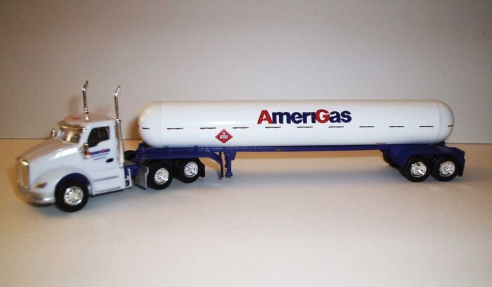 Trucks n Stuff TNS102 HO Scale Kenworth T680 with Amerigas Propane LPG Tank Trailer