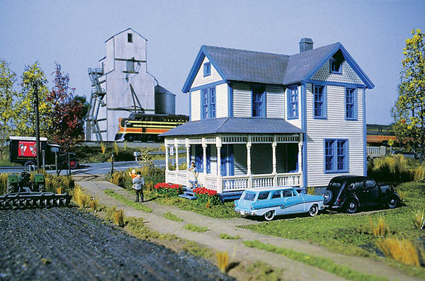 Walthers Cornerstone 933-3651 HO Scale Aunt Lucy's House Structure Kit with LED Lighting