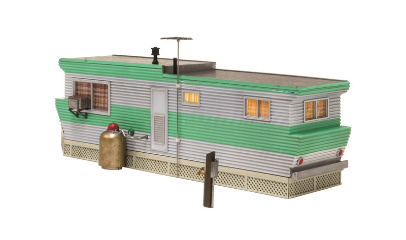 Woodland BR5861 O Scale Built & Ready Structure White/Green Trailer with Lights