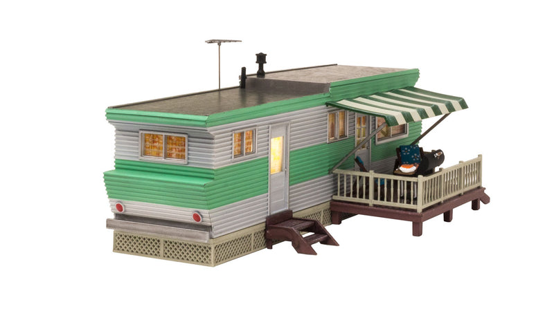 Woodland BR5861 O Scale Built & Ready Structure White/Green Trailer with Lights