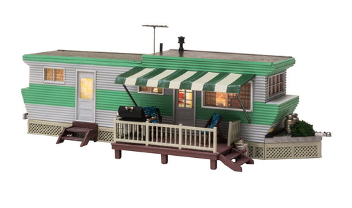 Woodland BR5861 O Scale Built & Ready Structure White/Green Trailer with Lights