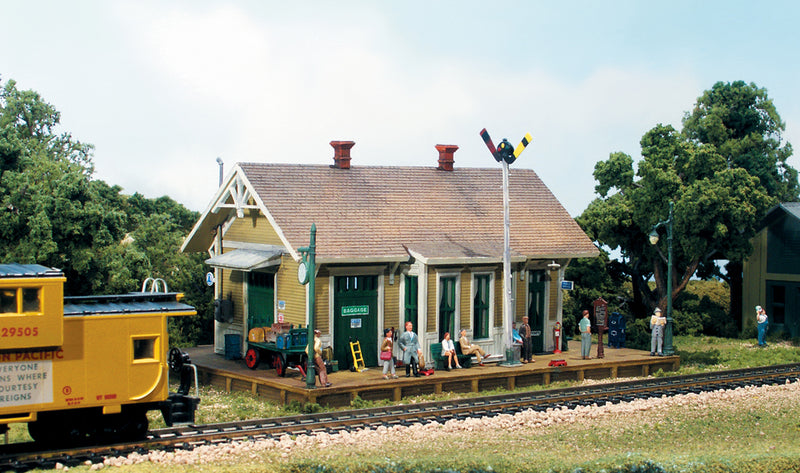 Woodland Scenics BR4928 N Scale Built Up Structure - Dansbury Depot