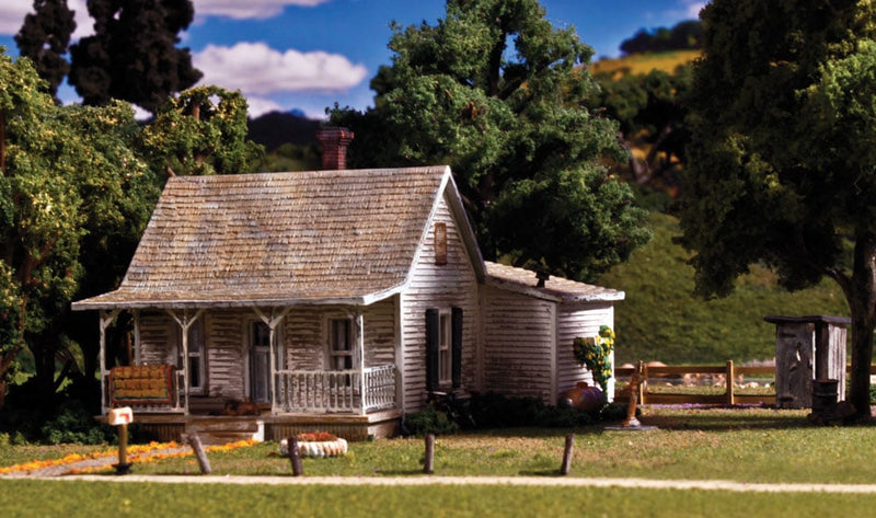Woodland Scenics BR5040 HO Scale Built Up Structure - Old Homestead