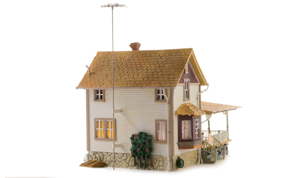Woodland Scenics BR5046 HO Scale Built Up Structure - Corner Porch House