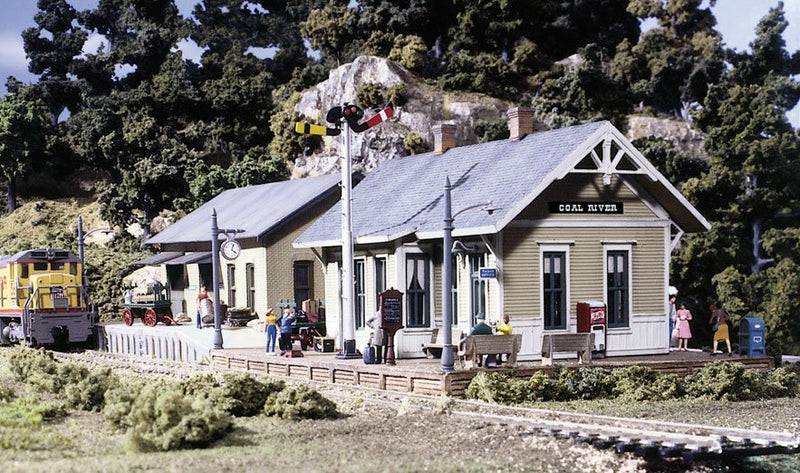Woodland Scenics DPM Gold 40500 HO Scale Coal River Passenger Depot [Premium Structure Kit]