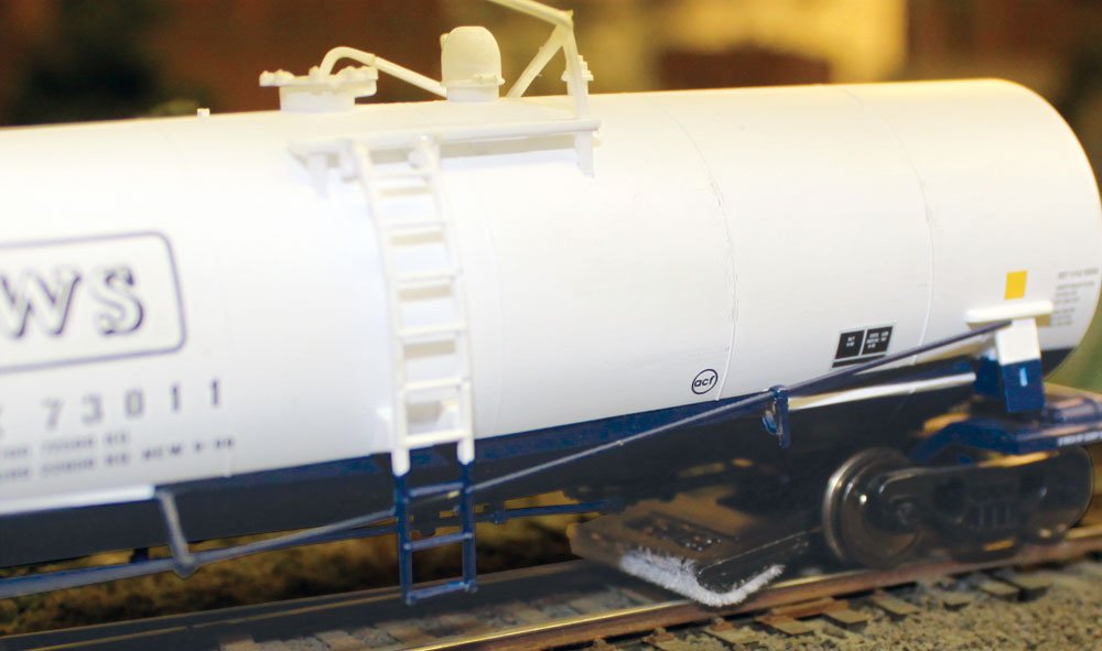 Woodland Scenics TT4571 Tidy Track, HO Scale Dust Monkeys